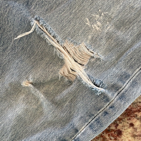 Levi's 501 Button Fly Medium Wash 100% Cotton Perfectly Broken In & Distressed!! - Picture 10 of 16
